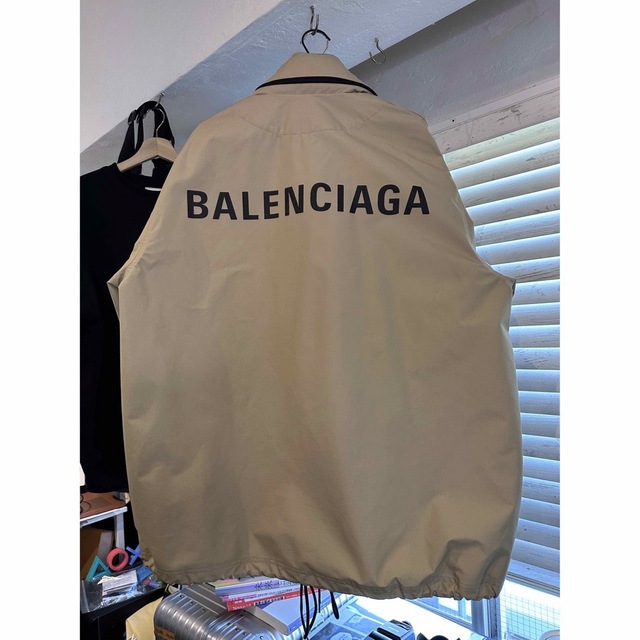 Balenciaga(バレンシアガ)のバレンシアガ　バックロゴジャケット・ウインドブレーカー・レインコート34 レディースのジャケット/アウター(ナイロンジャケット)の商品写真