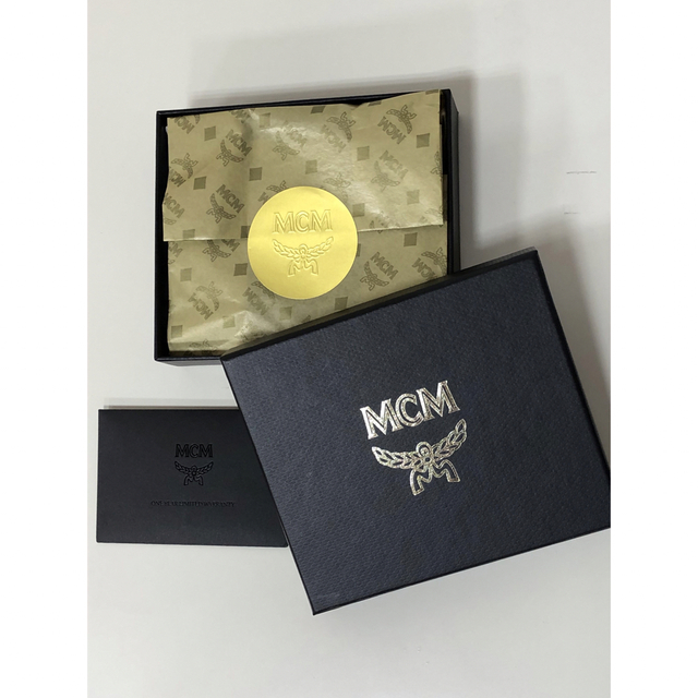MCM(エムシーエム)の未使用品‼️ MCM スプラッシュロゴ　2つ折り財布　 メンズのファッション小物(折り財布)の商品写真