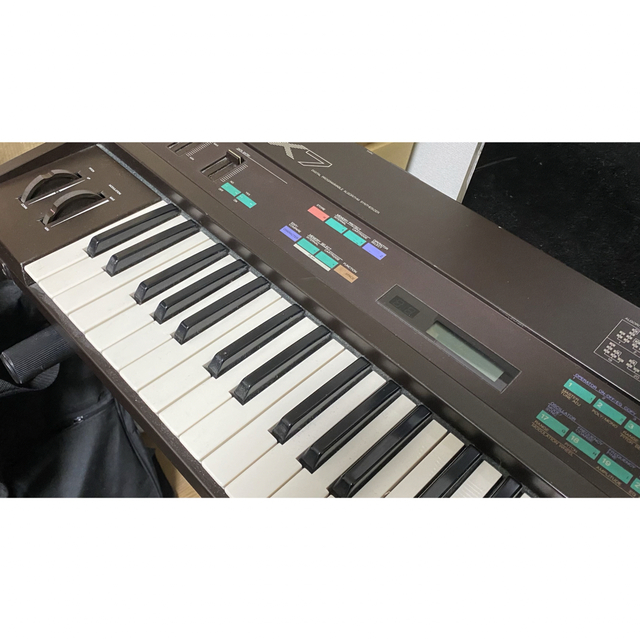 ヤマハ(ヤマハ)のYAMAHA DX7 楽器の鍵盤楽器(キーボード/シンセサイザー)の商品写真