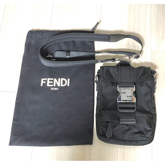 2022人気の - FENDI 【新同品】フェンディ クロスボディバッグ FENDI