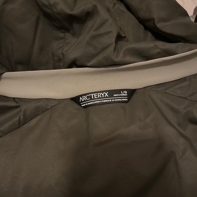 ARC'TERYX(アークテリクス)のArc'teryx アークテリクス　アトム　AR フーディー　Lサイズ メンズのジャケット/アウター(ダウンジャケット)の商品写真