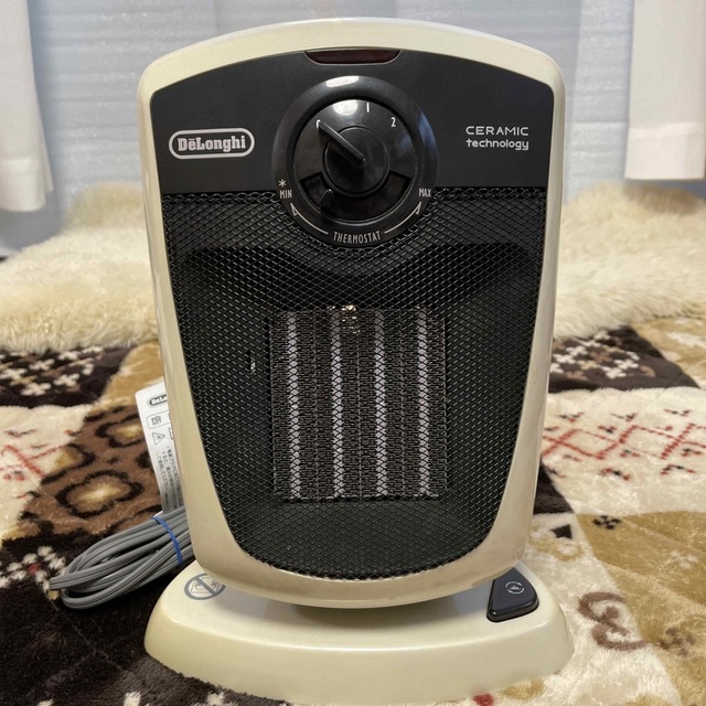 DeLonghi(デロンギ)のデロンギ　delonghi スマホ/家電/カメラの冷暖房/空調(ファンヒーター)の商品写真