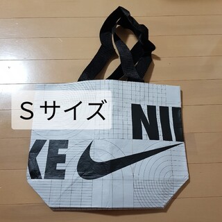 ナイキ(NIKE)の韓国 NIKE ナイキ Sサイズ ショッピングバッグ エコバッグ(トートバッグ)