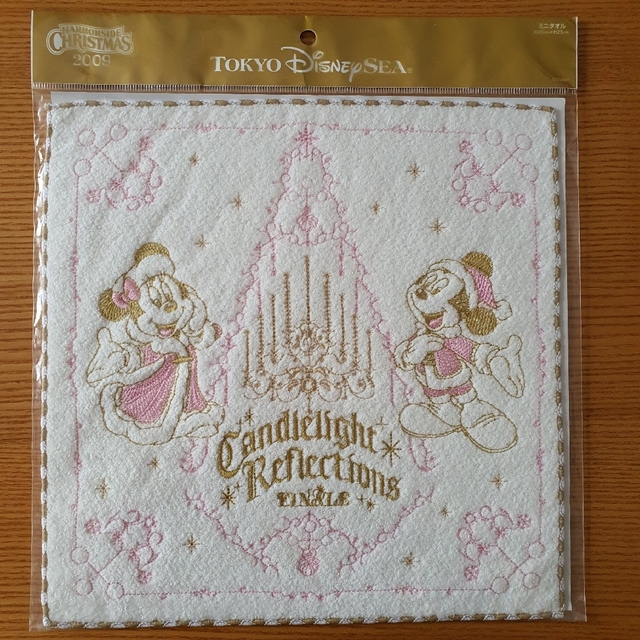 Disney(ディズニー)の[O-41] TDS クリスマス2009 刺繍 ミニタオル エンタメ/ホビーのおもちゃ/ぬいぐるみ(キャラクターグッズ)の商品写真