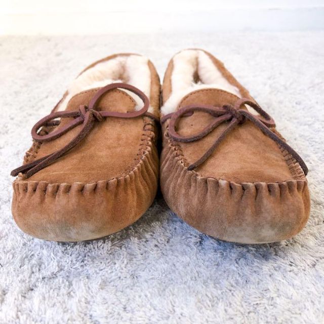 UGG - UGG アグ ムートンモカシン ダコタ チェスナット 23㎝ フラット