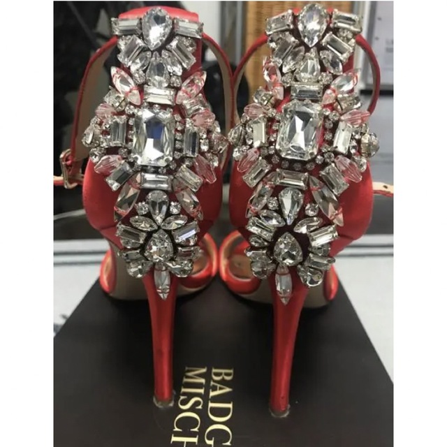 JIMMY CHOO(ジミーチュウ)のBADGLEY MISCHKA レッドビジューヒール レディースの靴/シューズ(ハイヒール/パンプス)の商品写真