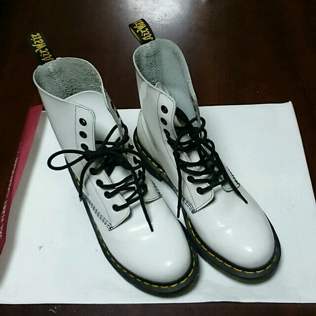 Dr.Martens(ドクターマーチン)の8ホール ホワイト レディースの靴/シューズ(ブーツ)の商品写真