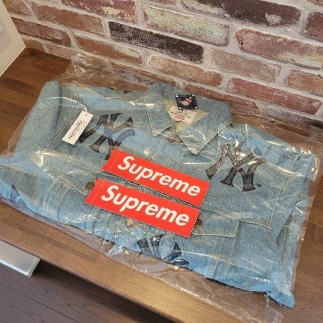 Supreme(シュプリーム)のSupreme×Yankees☆Denim Trucker Jacket デニム メンズのジャケット/アウター(Gジャン/デニムジャケット)の商品写真