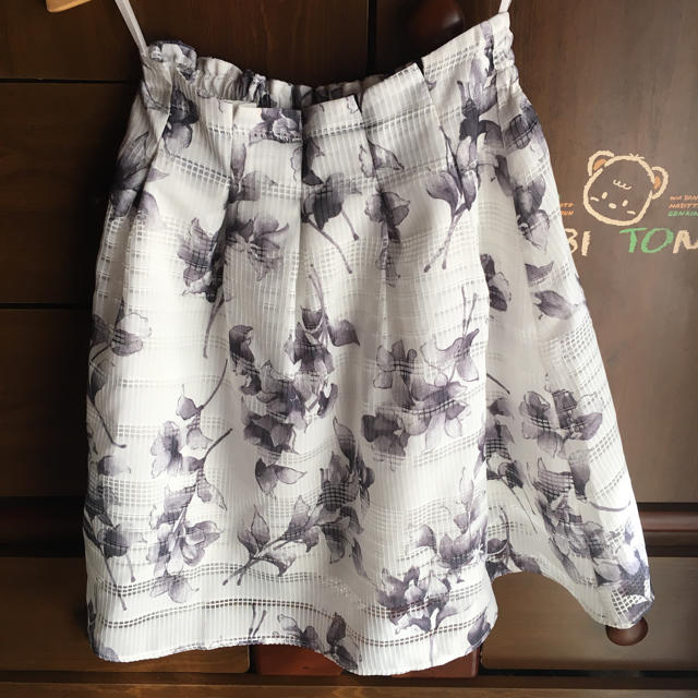 しまむら(シマムラ)の花柄フレアスカート♡ レディースのスカート(ひざ丈スカート)の商品写真