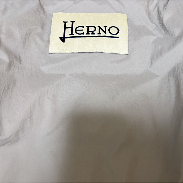 HERNO(ヘルノ)の美品 HERNO ダウン 異素材切り替え ヘルノ 大人気 アウター レディースのジャケット/アウター(ダウンコート)の商品写真