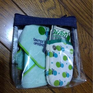 ベネトン(BENETTON)の携帯ケースとミニタオル(モバイルケース/カバー)