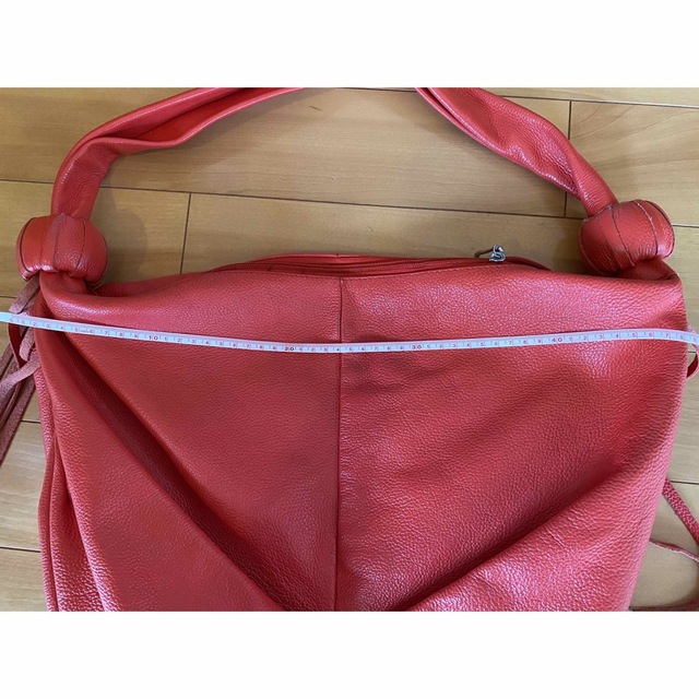 【値下げ】真っ赤な本革カバン レディースのバッグ(ショルダーバッグ)の商品写真