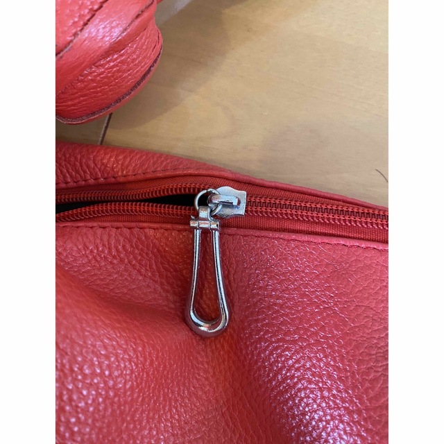 【値下げ】真っ赤な本革カバン レディースのバッグ(ショルダーバッグ)の商品写真