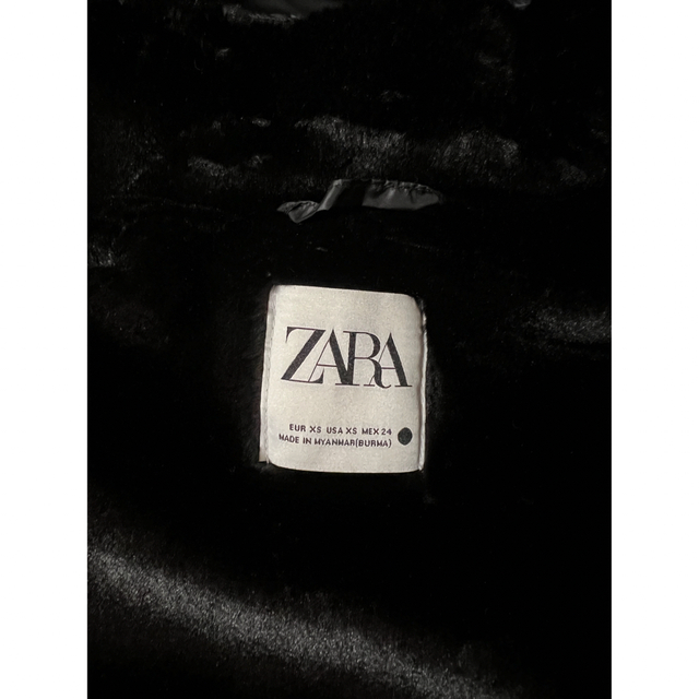 ZARA(ザラ)の美品ZARA  フェイクファーフード付きダウンパフジャケット レディースのジャケット/アウター(ダウンジャケット)の商品写真