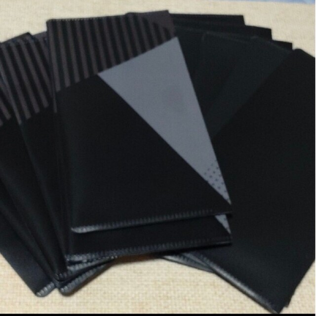 ブラック系　マルチケース　マスクケース１２枚セット レディースのファッション小物(ポーチ)の商品写真