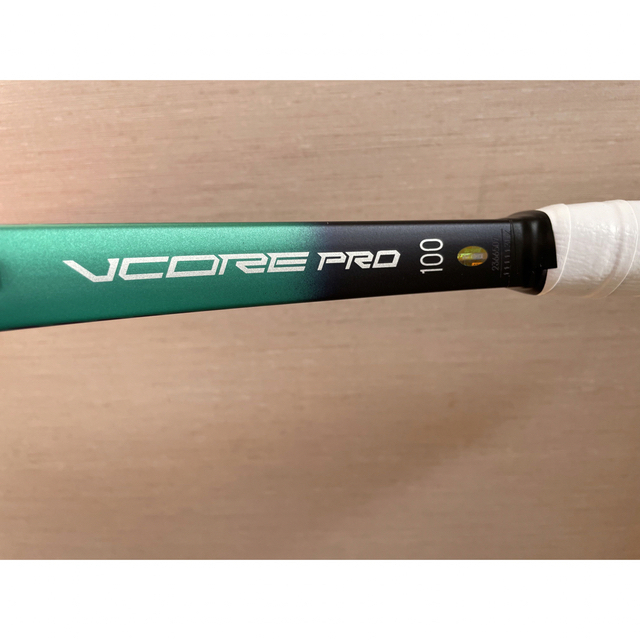 YONEX(ヨネックス)のYONEX VCORE PRO 100(G2) 2022 スポーツ/アウトドアのテニス(ラケット)の商品写真