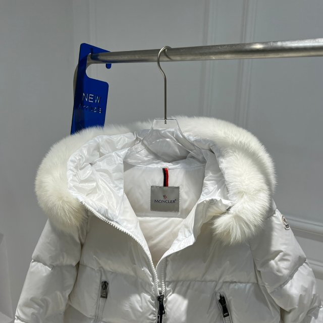 お買得】 MONCLER - MONCLER モンクレール Laicheショート ダウン