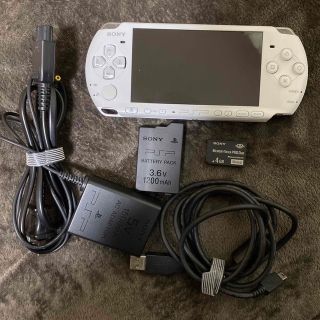 PSP3000 本体、純正充電コード、4GBメモリースティック付(携帯用ゲーム機本体)