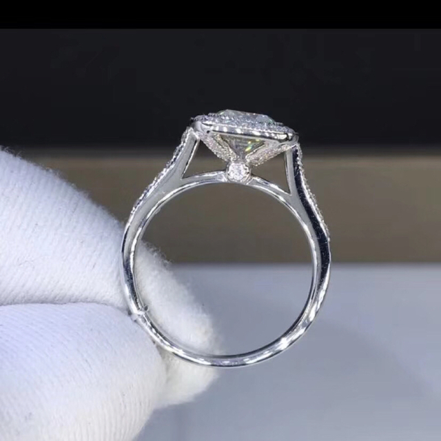 moissanite【newデザイン】1カラット  クッションカットモアサナイト  リングK18WG