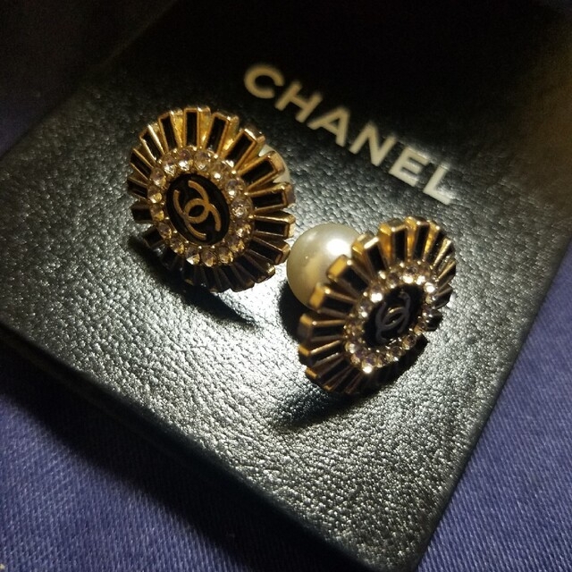 CHANEL(シャネル)のCHANELボタン  ピアス♡ ハンドメイドのアクセサリー(ピアス)の商品写真