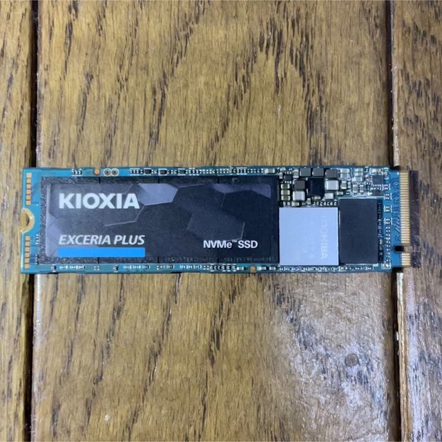 東芝(トウシバ)のKioxia EXCERIA PLUS 2TB NVMe M.2 SSD スマホ/家電/カメラのPC/タブレット(PCパーツ)の商品写真