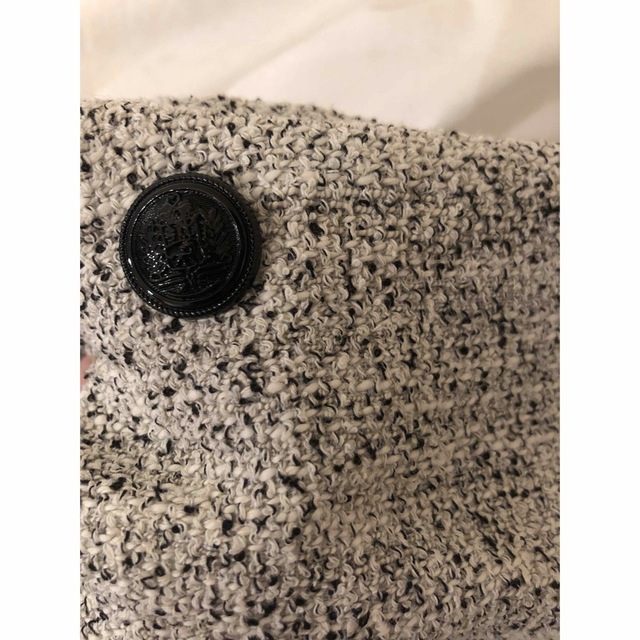 H&M(エイチアンドエム)の未使用　H&M デザインボタン付きミニスカート　36 レディースのスカート(ミニスカート)の商品写真