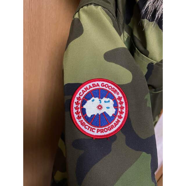 CANADA GOOSE(カナダグース)のカナダグースダウンジャケット　迷彩柄 メンズのジャケット/アウター(ダウンジャケット)の商品写真