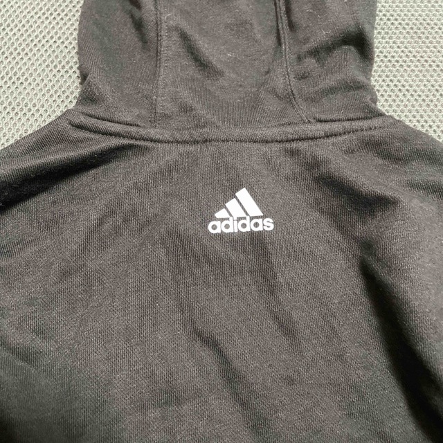 adidas(アディダス)の新品 adidas 薄手パーカー 150 2枚 キッズ/ベビー/マタニティのキッズ服男の子用(90cm~)(Tシャツ/カットソー)の商品写真