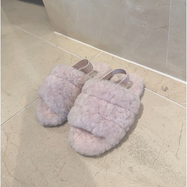 UGG(アグ)のugg  トドラー　ムートン　サンダル　ピンク キッズ/ベビー/マタニティのキッズ靴/シューズ(15cm~)(その他)の商品写真