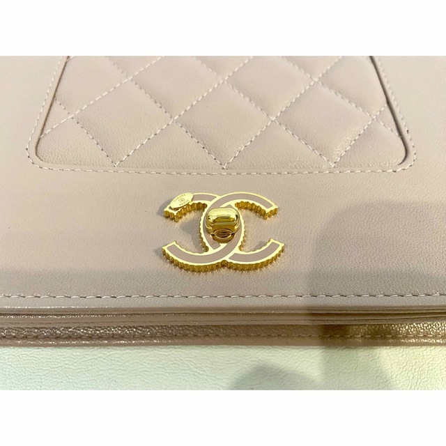 CHANEL(シャネル)の★美品★ シャネル マドモアゼル チェーンウォレット ピンク ゴールド金具 レディースのファッション小物(財布)の商品写真