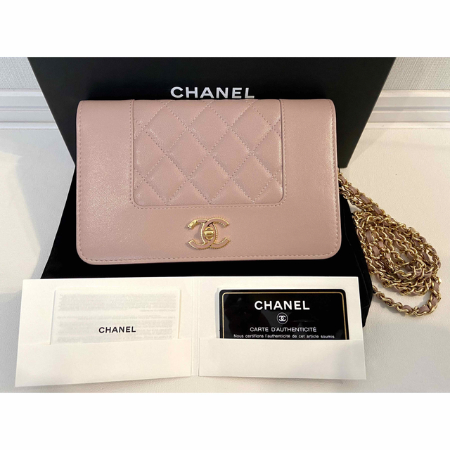 CHANEL(シャネル)の★美品★ シャネル マドモアゼル チェーンウォレット ピンク ゴールド金具 レディースのファッション小物(財布)の商品写真