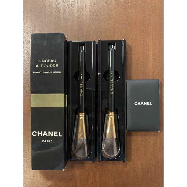 CHANEL(シャネル)のCHANEL シャネル パウダーブラシ ＆ミラー（油取り紙）【未使用品】 コスメ/美容のキット/セット(コフレ/メイクアップセット)の商品写真