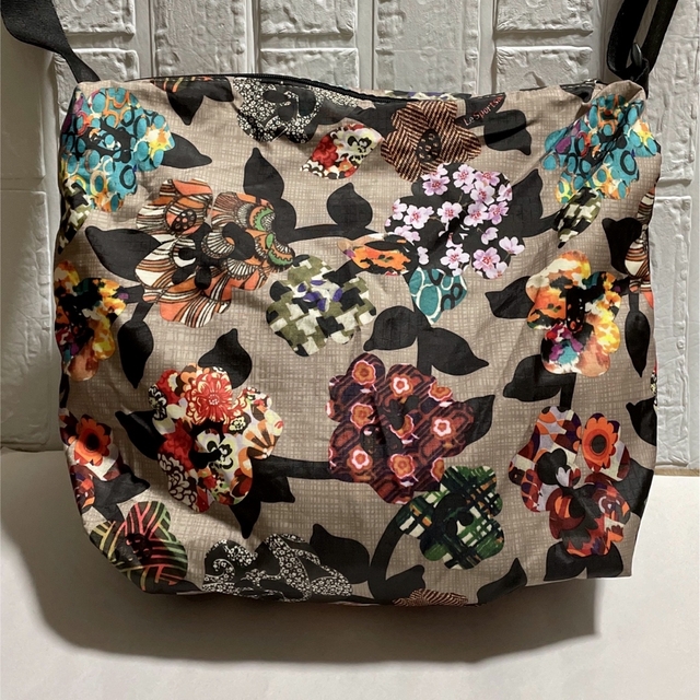 LeSportsac(レスポートサック)のレスポートサック 花柄 ショルダー バッグ レディースのバッグ(ショルダーバッグ)の商品写真