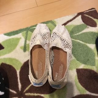 トムズ(TOMS)のTOMSアイボリーメッシュ靴(スリッポン/モカシン)