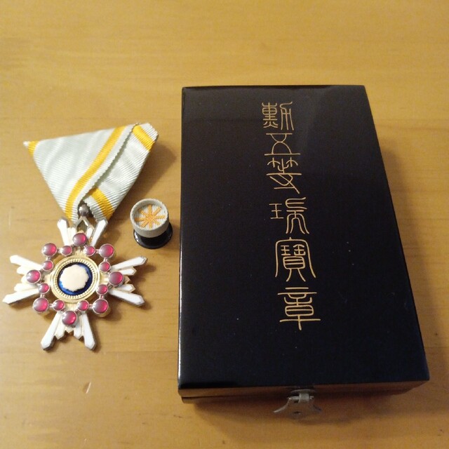 【極美品】勲五等瑞宝章（瑞宝双光章）明治勲章 略綬付 完品 純銀製 本物保証