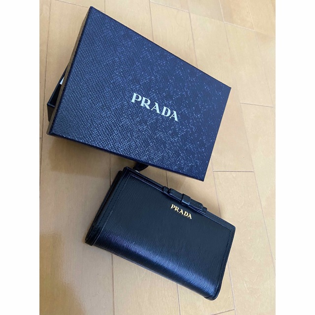 PRADA 中財布 週末限定価格♪