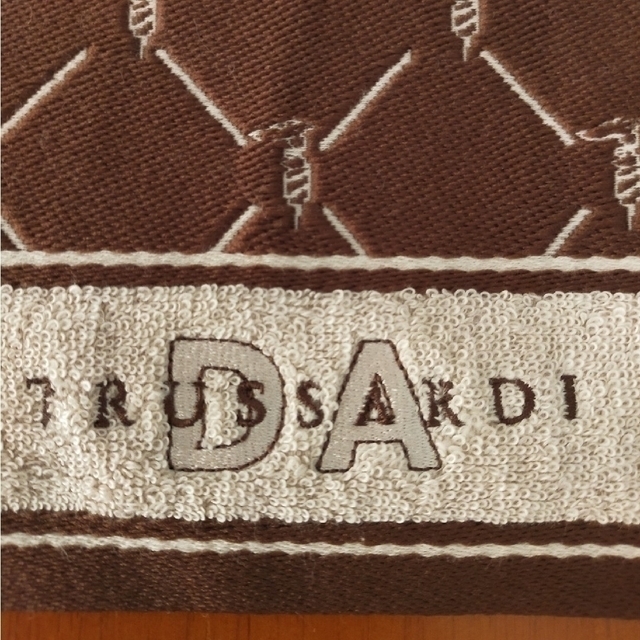 Trussardi(トラサルディ)の【新品未使用】トラサルディTRUSSARDI フェイスタオル インテリア/住まい/日用品の日用品/生活雑貨/旅行(タオル/バス用品)の商品写真