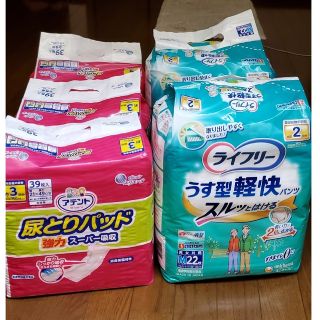 ユニチャーム(Unicharm)のりさ様専用♥️ライフリーうす型軽快パンツM×２袋　アテント尿とりパッド×３袋(その他)