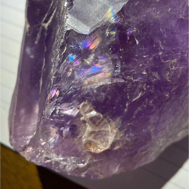 アメジスト 原石 ファントム水晶 クリスタル 虹入 レインボー 1631g 幸運