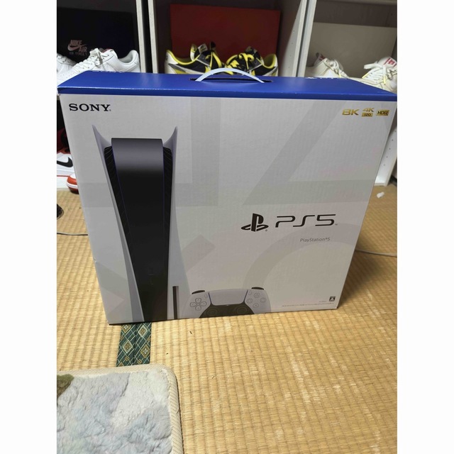 PlayStation(プレイステーション)のPS5　本体　CFI-1200A01　プレステ５　ディスクドライブモデル　新品 エンタメ/ホビーのゲームソフト/ゲーム機本体(家庭用ゲーム機本体)の商品写真