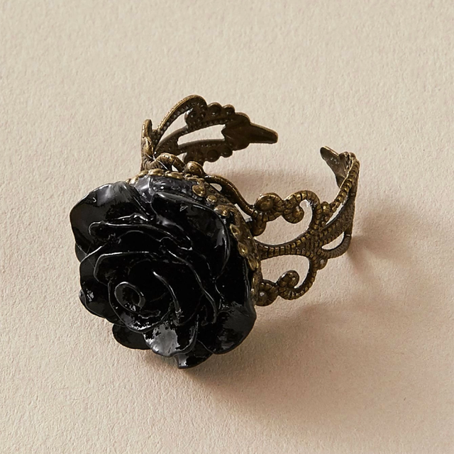 薔薇 リング ブラック 黒 ローズ 指輪 カフリング ゴスロリ ゴシック レディースのアクセサリー(リング(指輪))の商品写真