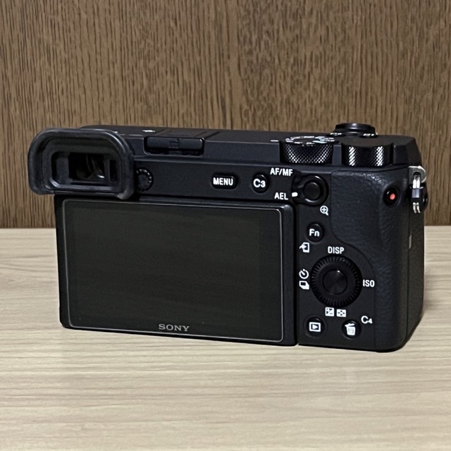 SONY(ソニー)のSONY α6600 美品の中古になります。 スマホ/家電/カメラのカメラ(ミラーレス一眼)の商品写真