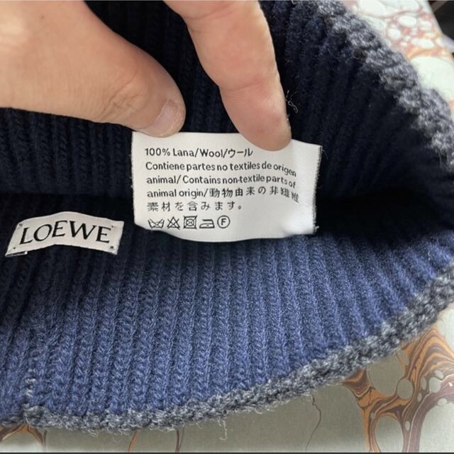 LOEWE(ロエベ)のLOEWE レザートリム リブウールビーニー ニットキャップ ネイビー レディースの帽子(ニット帽/ビーニー)の商品写真