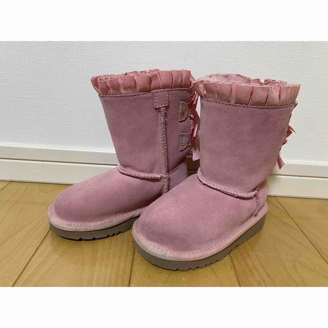 UGG(アグ)のugg リボン付きブーツ　15cm キッズ/ベビー/マタニティのキッズ靴/シューズ(15cm~)(ブーツ)の商品写真