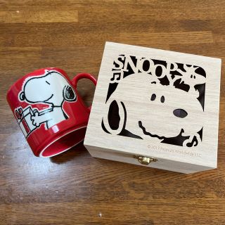 スヌーピー(SNOOPY)の木箱付き スヌーピー マグカップ(赤)(グラス/カップ)