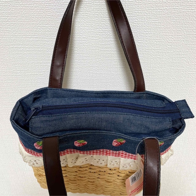 MOTHERHOUSE(マザーハウス)の【新品タグ付】マザーガーデン 野いちご かごバッグ 刺繍 ロリータ キッズ/ベビー/マタニティのこども用バッグ(その他)の商品写真