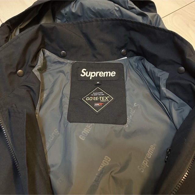 Supreme(シュプリーム)のSupreme  GORE-TEX COURT JACKET  セットアップ メンズのジャケット/アウター(ナイロンジャケット)の商品写真