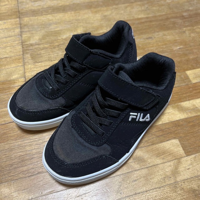 FILA(フィラ)のFILA フィラ　子ども　スニーカー　靴　18cm キッズ/ベビー/マタニティのキッズ靴/シューズ(15cm~)(スニーカー)の商品写真