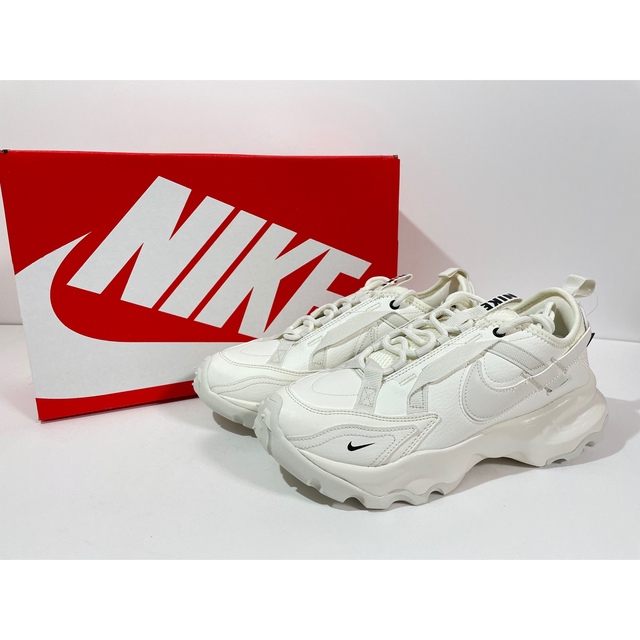 NIKE - 【新品】24㎝ ナイキ ウィメンズ TC 7900 ホワイトの通販 by ...