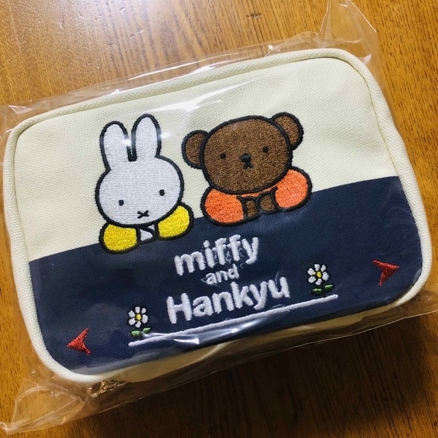 miffy(ミッフィー)の【限定】　ミッフィー　阪急　コラボ　ポーチ　阪急電車 レディースのファッション小物(ポーチ)の商品写真